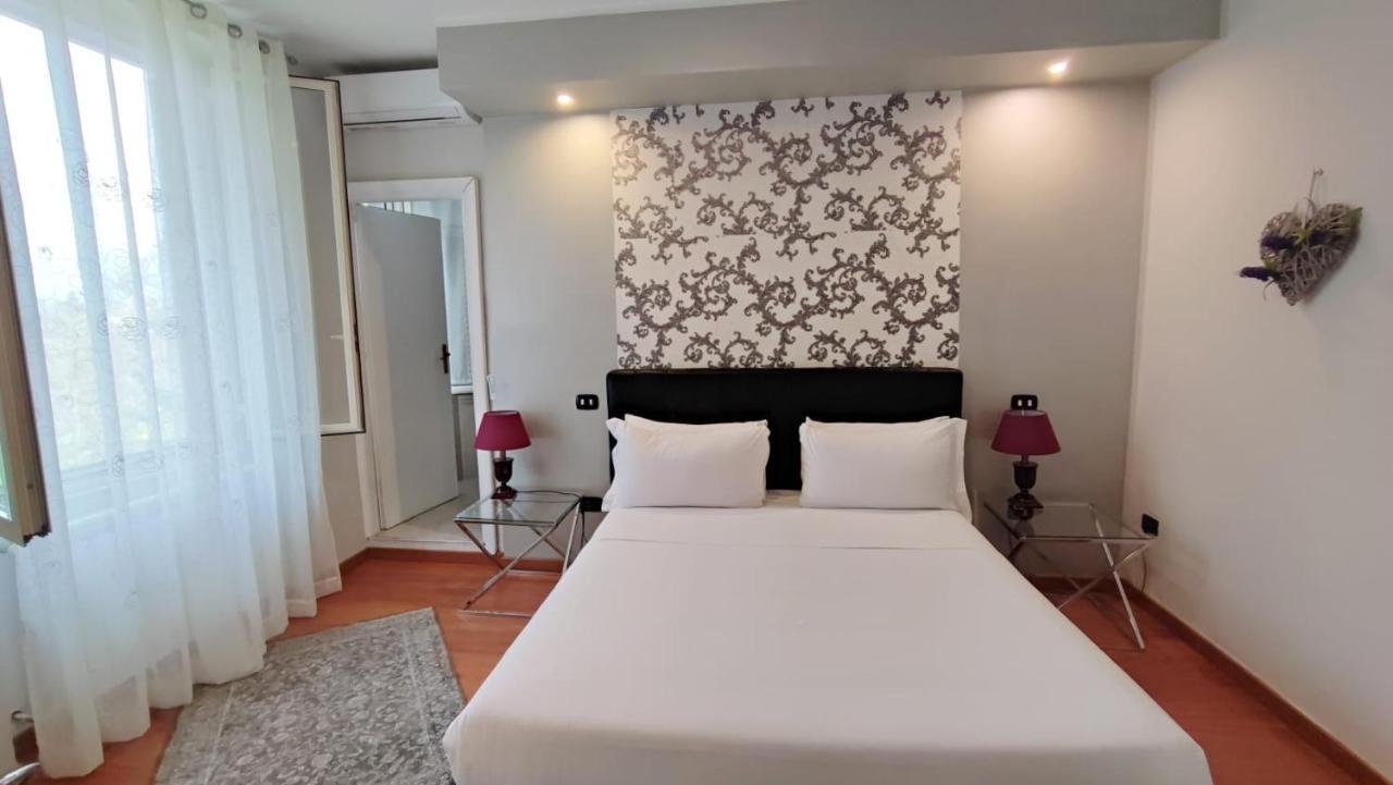 Bed and Breakfast Il Roseto Фрозиноне Экстерьер фото