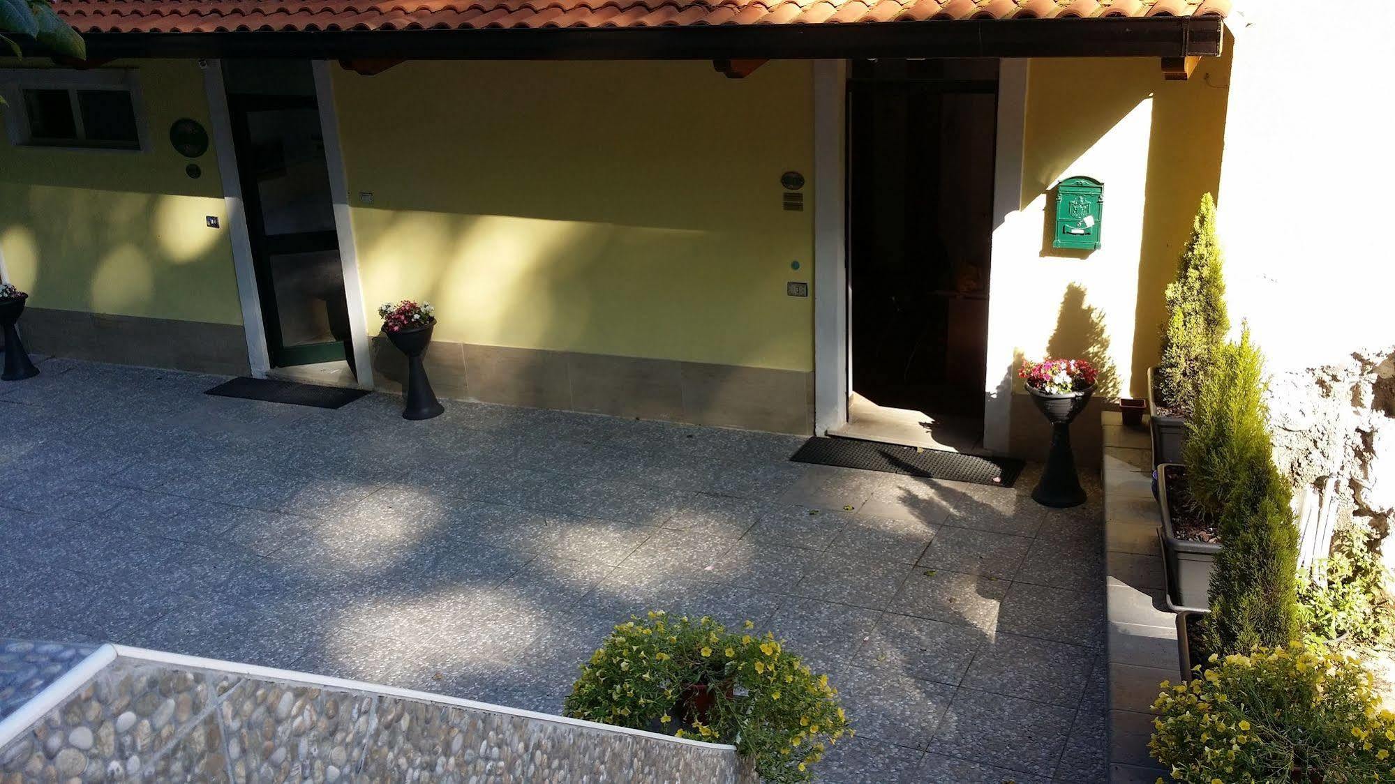 Bed and Breakfast Il Roseto Фрозиноне Экстерьер фото